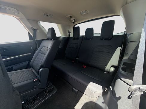 Used 2025 Nissan Pathfinder SV AWD/4WD image 28
