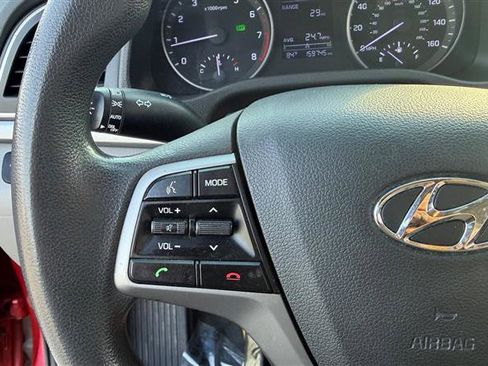 Used 2017 Hyundai Elantra SE image 20
