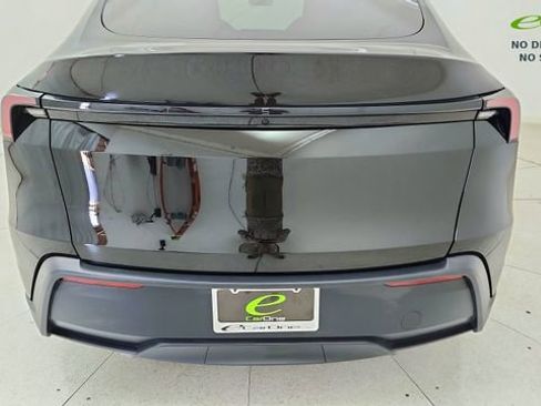 Used 2026 Tesla Model Y 2WD image 12