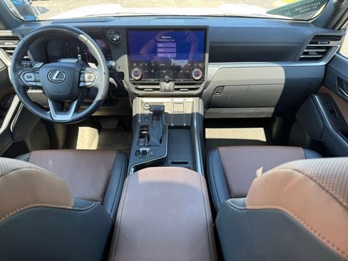 Used 2024 Lexus GX 550 w/ Accessory Package (2T) AWD/4WD image 14