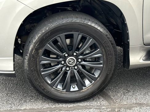 Used 2022 Lexus GX 460 Premium w/ Accessory Package AWD/4WD image 16