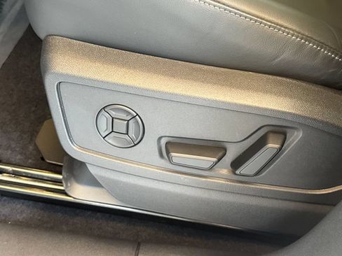 Certified 2025 Audi Q5 Premium AWD/4WD image 16
