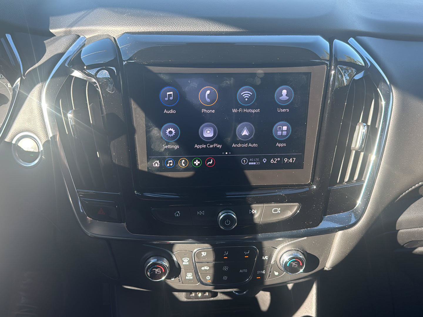 Used 2023 Chevrolet Traverse LT FWD image 13