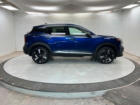 New 2026 Nissan Kicks SR image 6