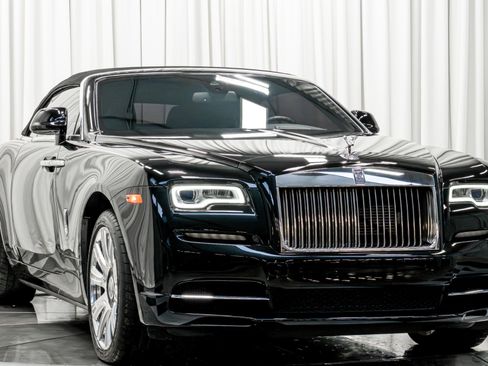 Used 2017 Rolls-Royce Dawn RWD image 3