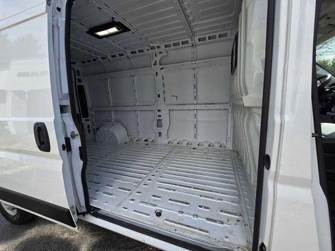 Used 2024 RAM ProMaster 2500 w/ Convenience Group FWD image 18
