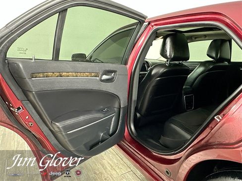 Used 2018 Chrysler 300 Limited image 13