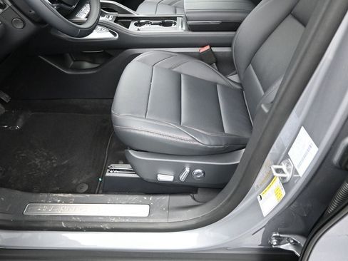 New 2025 Lincoln Nautilus Premier w/ Equipment Group 102A image 28