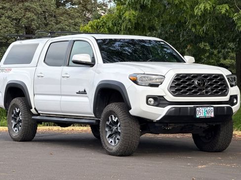 Used 2020 Toyota Tacoma TRD Off-Road w/ TRD Premium Off Road Package AWD/4WD image 9