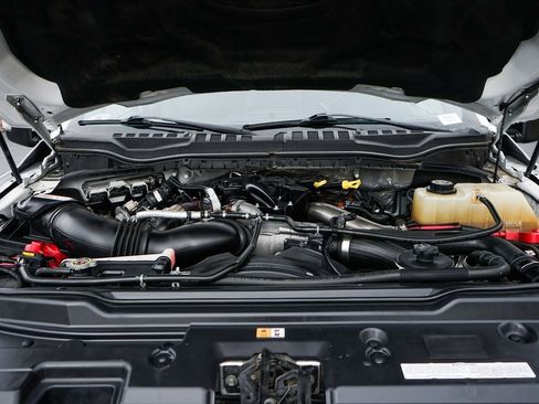 Used 2017 Ford F550 4x4 Crew Cab Super Duty image 14