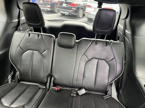 Used 2025 Chrysler Pacifica Limited FWD image 14