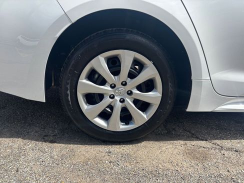 Used 2025 Toyota Corolla LE image 29