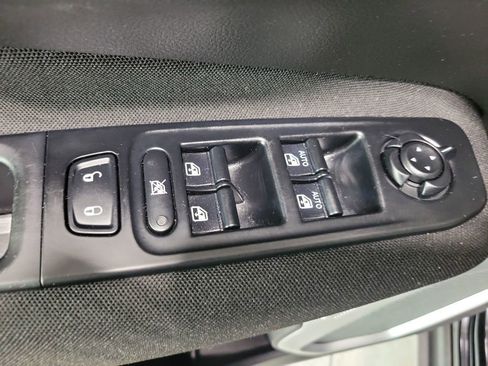 Used 2019 Jeep Renegade Latitude image 39