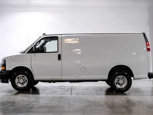 Used 2020 Chevrolet Express 2500 RWD image 17