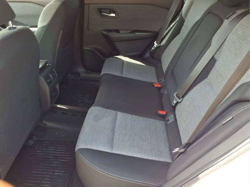 Certified 2023 Nissan Rogue SV FWD image 12