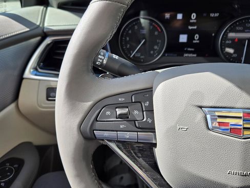 Used 2024 Cadillac XT6 Premium Luxury w/ Technology Package image 31