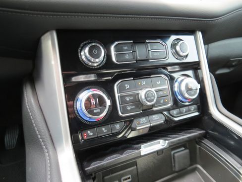 Used 2024 GMC Yukon XL Denali w/ Denali Reserve Package image 25