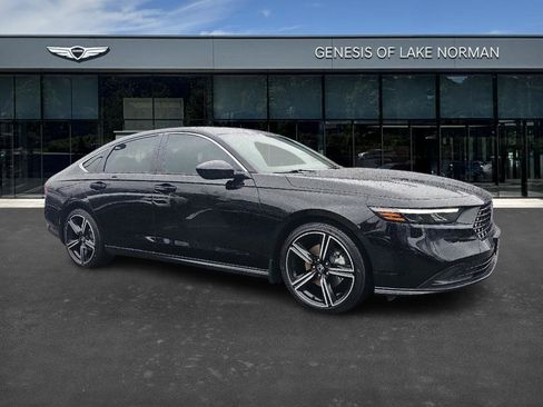 Used 2023 Honda Accord Sport image 2