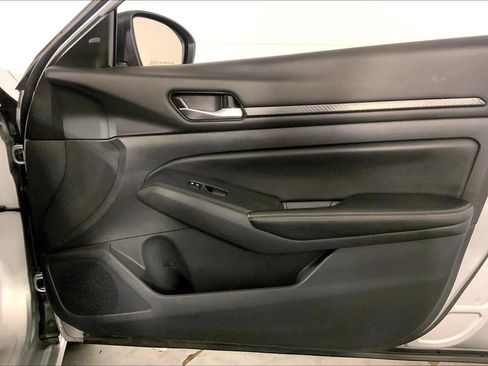 Used 2025 Nissan Altima 2.5 SV FWD image 25