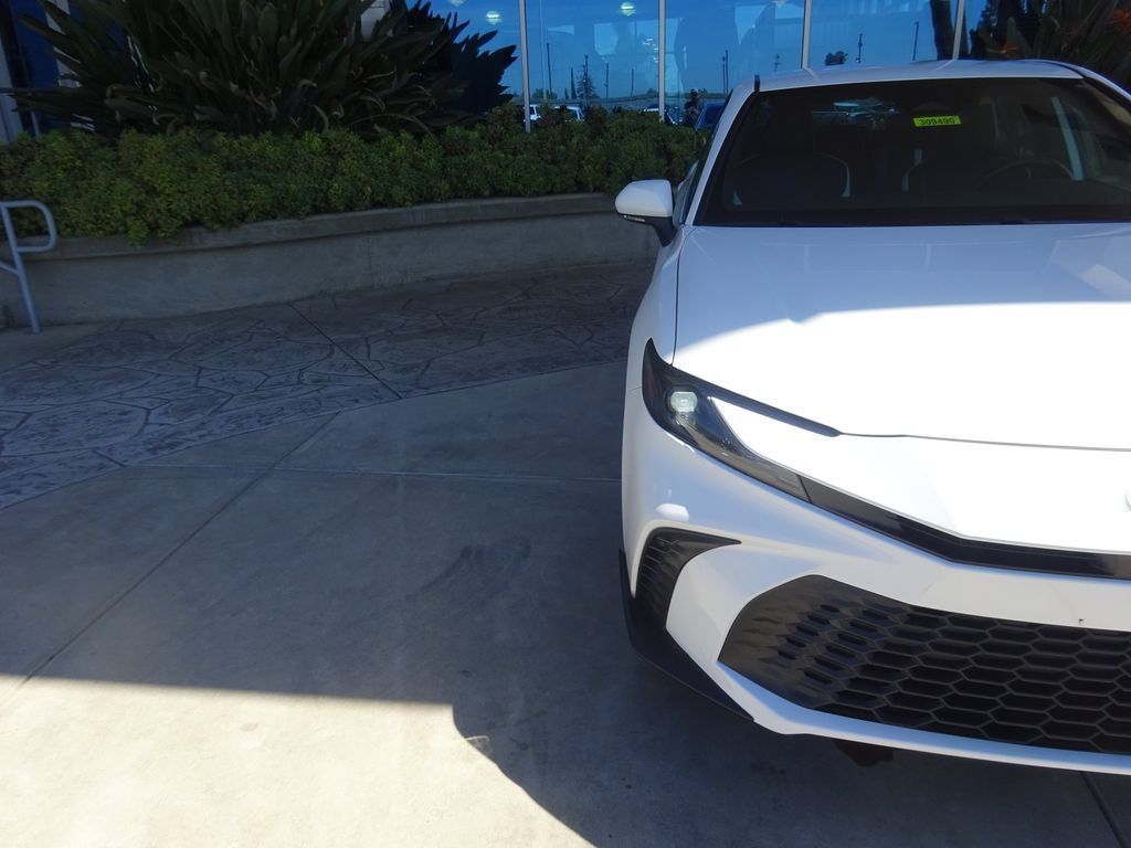 Used 2025 Toyota Camry SE FWD image 30