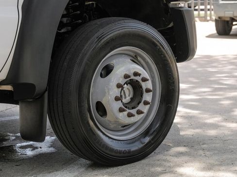 Used 2015 Ford F550 4x4 Regular Cab Super Duty image 39