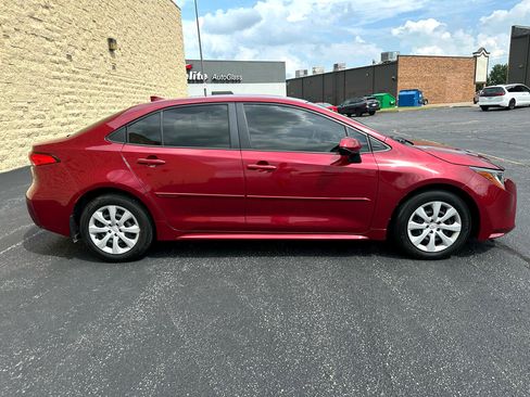Used 2022 Toyota Corolla LE image 6