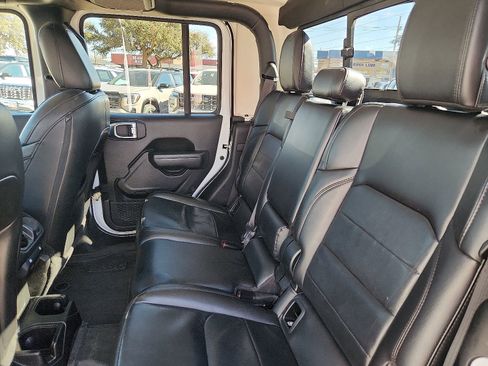 Used 2023 Jeep Gladiator Sport image 11