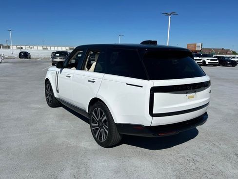 Used 2023 Land Rover Range Rover SE AWD/4WD image 3