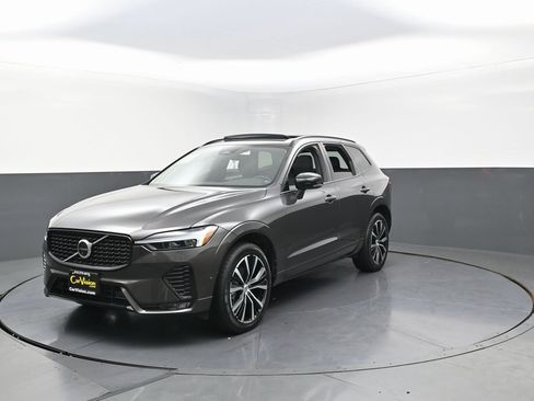 Used 2023 Volvo XC60 B5 Plus image 5