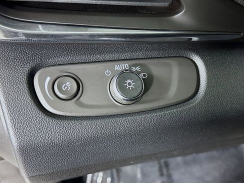 Used 2025 Buick Envista Preferred w/ Convenience I Package image 11