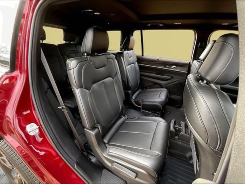 Used 2025 Jeep Grand Cherokee L Limited w/ Luxury Tech Group II image 17