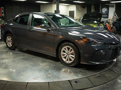 Used 2025 Toyota Camry LE image 5