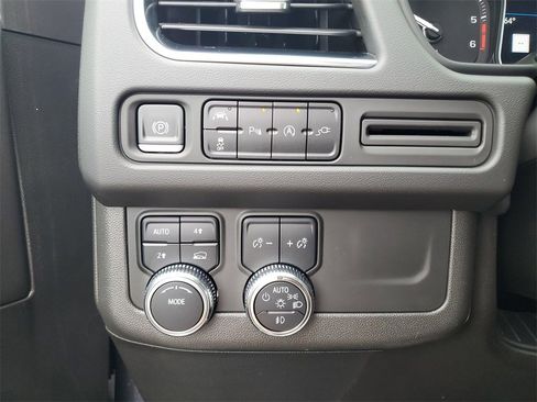 Used 2021 GMC Yukon XL SLT w/ SLT Premium Package image 21