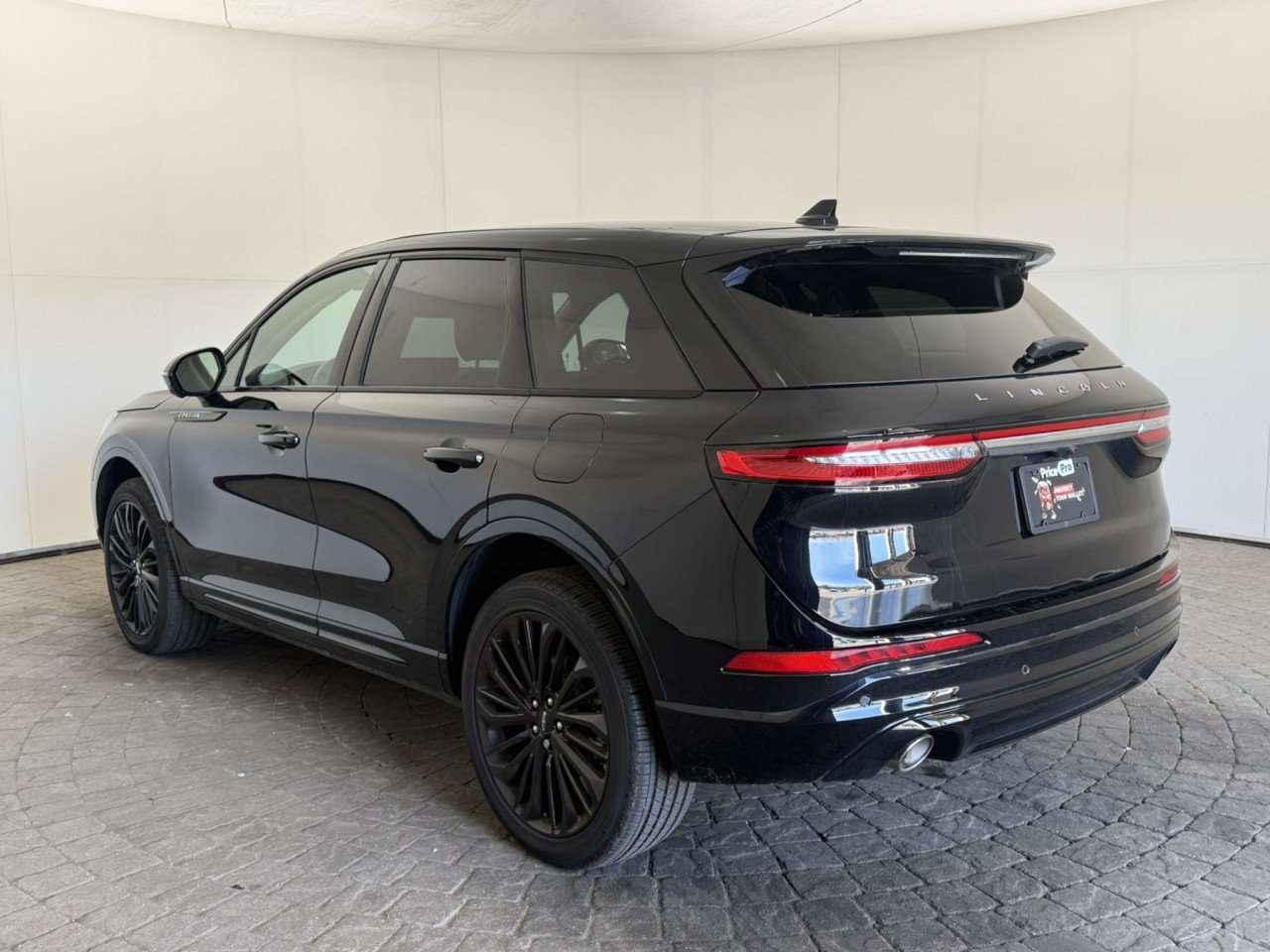 Used 2025 Lincoln Corsair AWD w/ Jet Appearance Package image 5