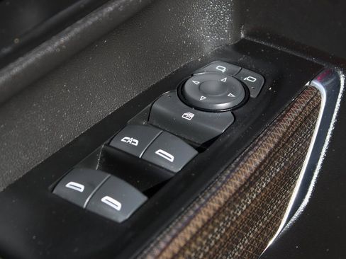 Used 2022 Chevrolet Silverado 2500 LT w/ Convenience Package image 16