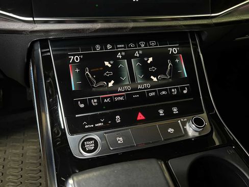 Used 2022 Audi Q8 Prestige image 38