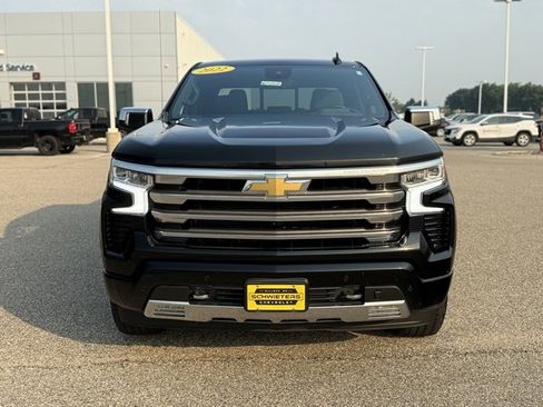 Used 2022 Chevrolet Silverado 1500 High Country w/ Technology Package image 2