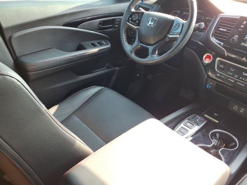 Used 2024 Honda Passport Black Edition image 15