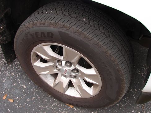 Used 2018 GMC Canyon SLE w/ SLE Convenience Package image 3