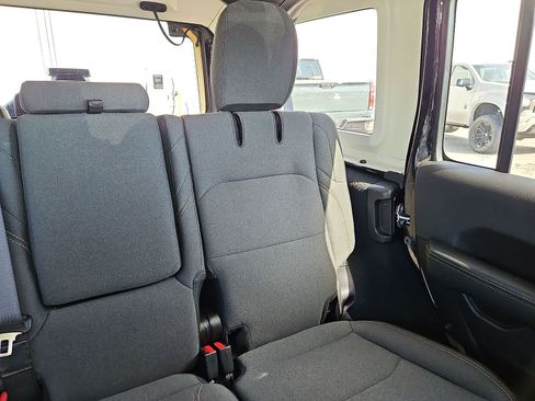Used 2025 Jeep Wrangler Unlimited Sahara AWD/4WD image 15