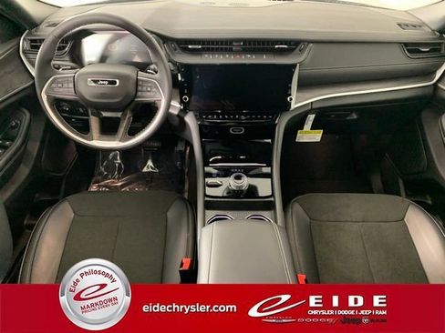 New 2026 Jeep Grand Cherokee Altitude image 10