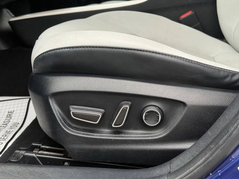 Used 2016 Toyota Prius Four w/ Advanced Technology Package FWD image 10