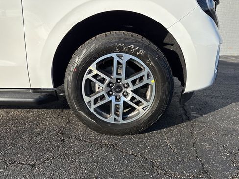 New 2026 Ford Expedition Active image 27