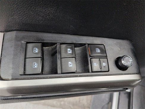 Used 2017 Toyota Tacoma Limited image 17