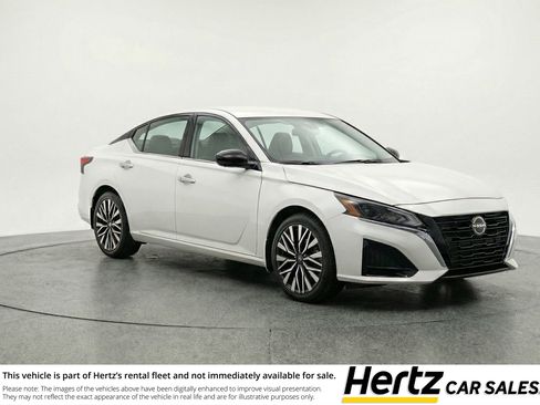 Used 2025 Nissan Altima 2.5 SV image 1