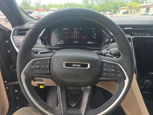Used 2022 Jeep Grand Cherokee Limited 4xe AWD/4WD image 7