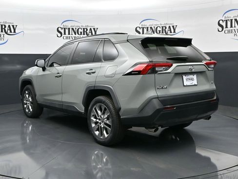 Used 2021 Toyota RAV4 XLE Premium image 5