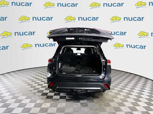 Used 2023 Toyota Highlander XLE image 27