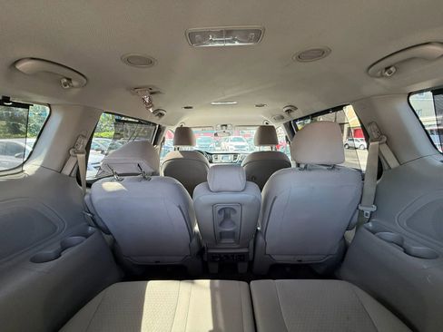 Used 2016 Kia Sedona LX w/ LX Convenience Package FWD image 13