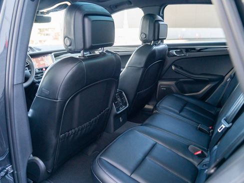 Certified 2025 Porsche Macan image 20